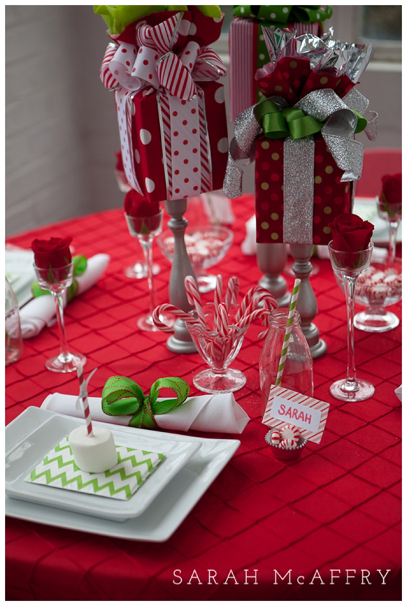 5 Holiday Table Ideas on a Budget | Custom Love Gifts